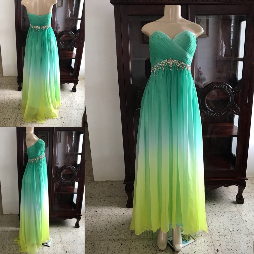 ✨Designer dress of Aurora Boutique Green ombre✨